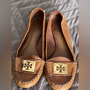 Tory Burch Tan leather loafers size 6 1/2